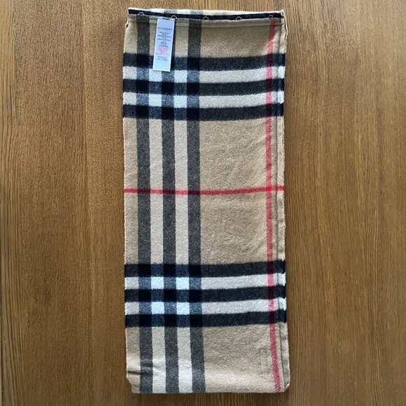 Burberry Kids Check Double Layer Cashmere Snood With Snap Button Closure - Picture 10 of 10